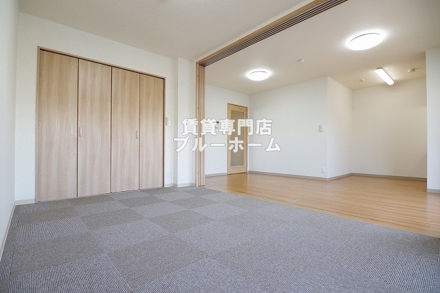 その他　リビングに隣接している洋室です！