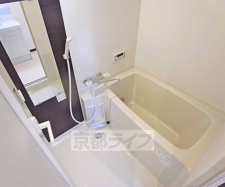 バス・シャワールーム　追い焚き可能なバスタブです。