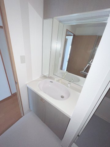 洗面設備　同物件、別号室の参考写真です。