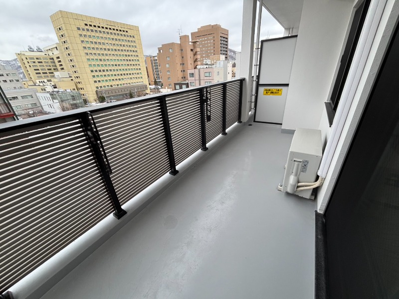 バルコニー　広々バルコニー