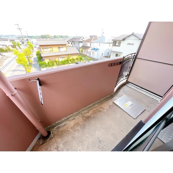 バルコニー　別部屋反転間取の写真となります。