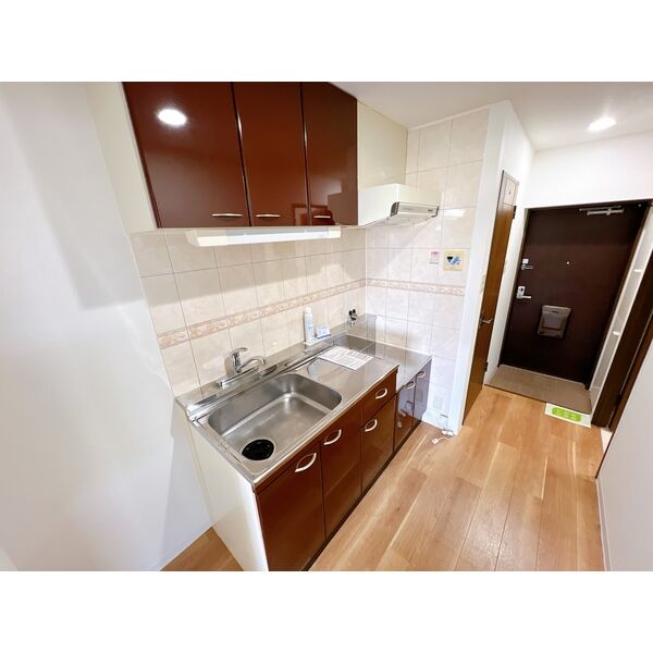 キッチン　別部屋反転間取の写真となります。