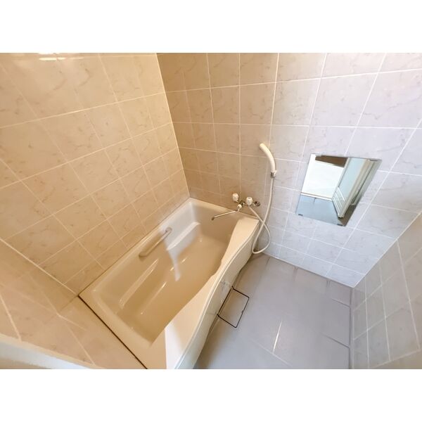 バス・シャワールーム　別部屋反転間取の写真となります。