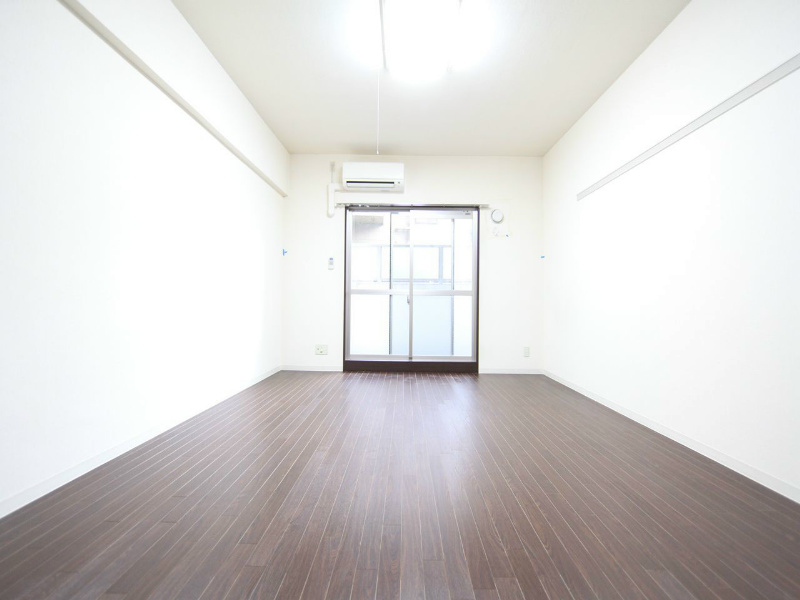 バルコニー　洋室10.5帖　クローゼット（収納充実してます）