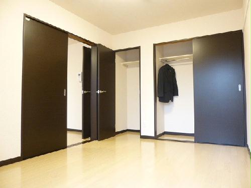 収納　洋室は、収納が豊富になっています♪