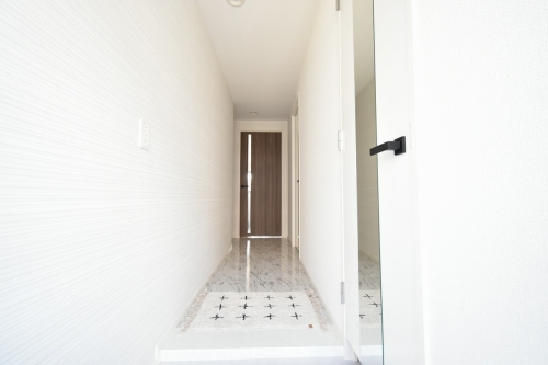 玄関　※別号室写真（現況を優先いたします）