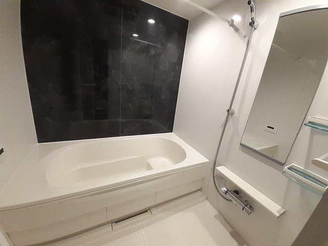 バス・シャワールーム　ゆったり過ごせるお風呂です