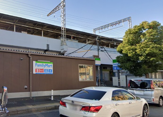 コンビニ　ファミリーマート 八戸ノ里駅東店（コンビニ）まで466m