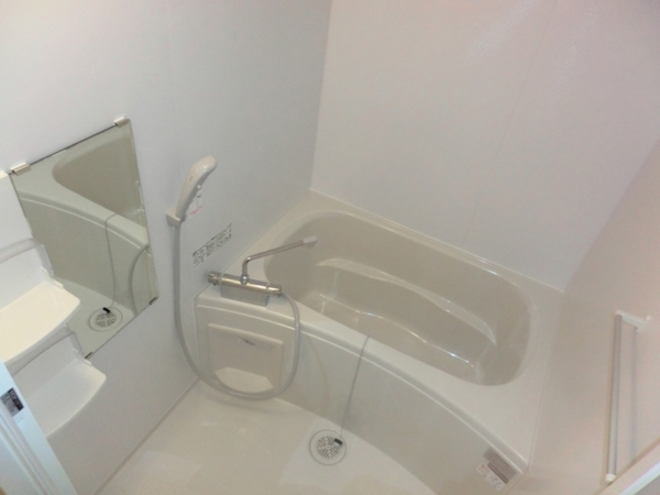 バス・シャワールーム　浴室乾燥機付きで便利です！
