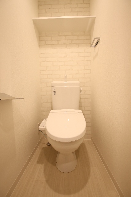 トイレ　※別室の参考写真の為、現況優先です。