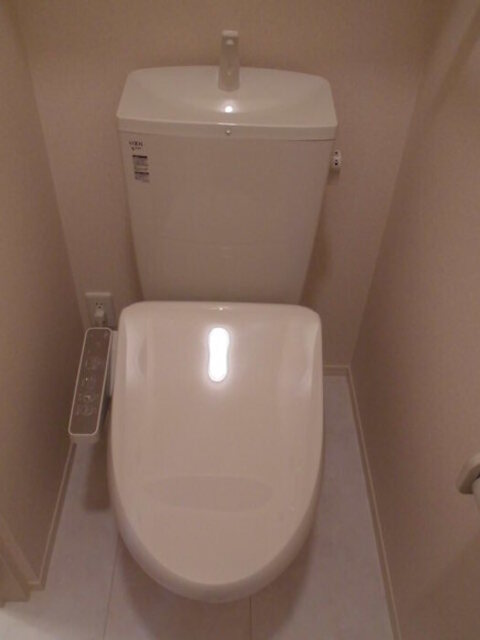 トイレ　温水洗浄暖房便座