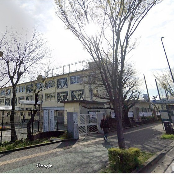 中学校　福岡市立春吉中学校（中学校）まで732m