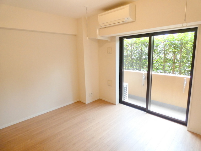 居室・リビング　★南東向きで日当たり良好★