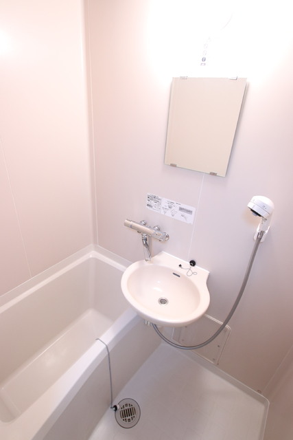 バス・シャワールーム　シャワーヘッドはマッサージ機能付き！