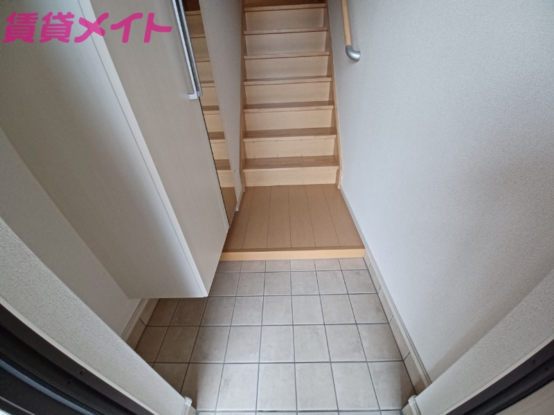 玄関　同型参考写真です