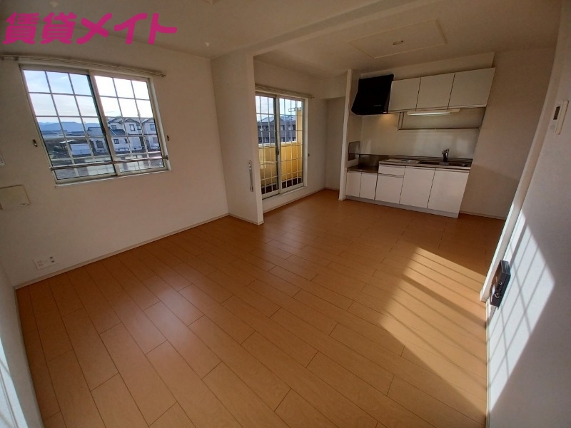 居室・リビング　同型参考写真です