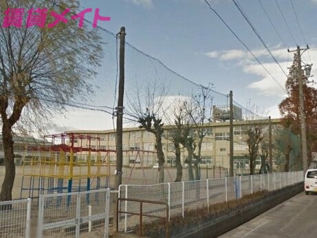 小学校　四日市市立下野小学校（小学校）まで1553m