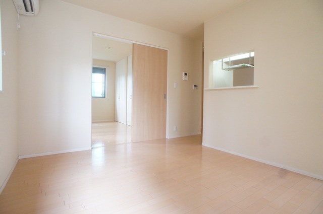 居室・リビング　広々リビング１５帖！明るく開放感のあるＬＤＫ！