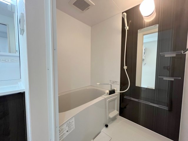 バス・シャワールーム　※退去前の為、403号室の写真を掲載しております