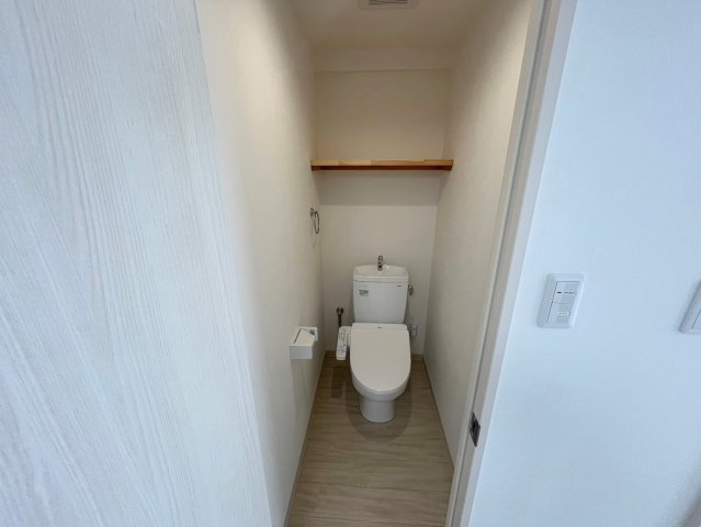トイレ　※退去前の為、403号室の写真を掲載しております
