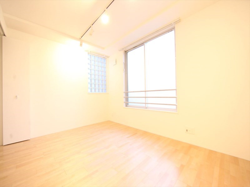 バルコニー　洋室7.38帖　2面採光　エアコン完備　室内洗濯物干し掛け付