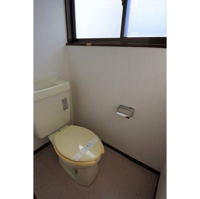 トイレ　温水洗浄暖房便座つきます