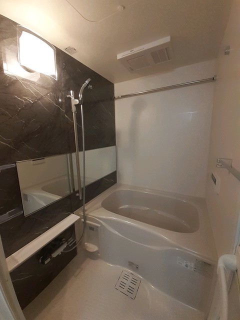 バス・シャワールーム　バスルーム