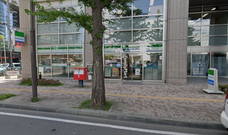 コンビニ　ファミリーマート札幌北4条東1丁目店（コンビニ）まで177m