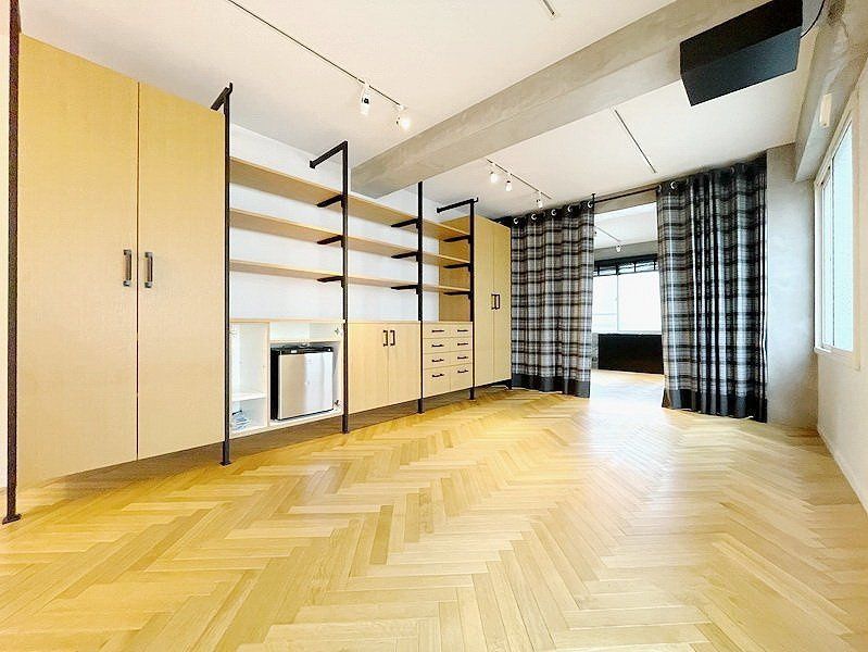 居室・リビング　■エアコン■24時間換気システム■ダウンライト■２面採光