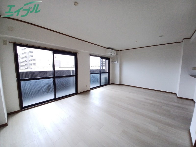 居室・リビング　同型参考写真