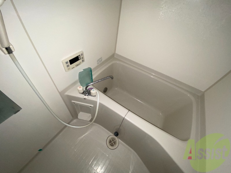 バス・シャワールーム　追い焚き機能が付いているのでいつでも温かいお風呂に入れますよ