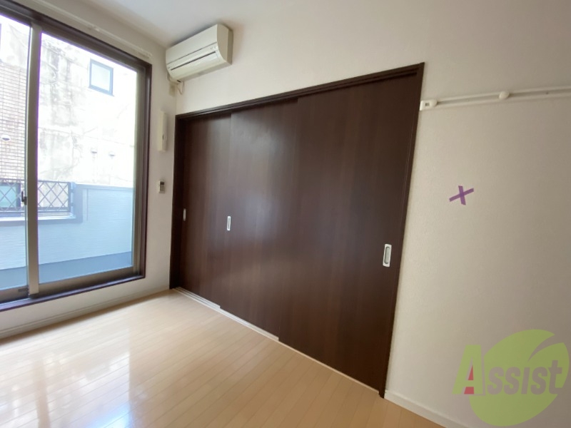 収納　収納はこちらのクローゼットをお使いください。