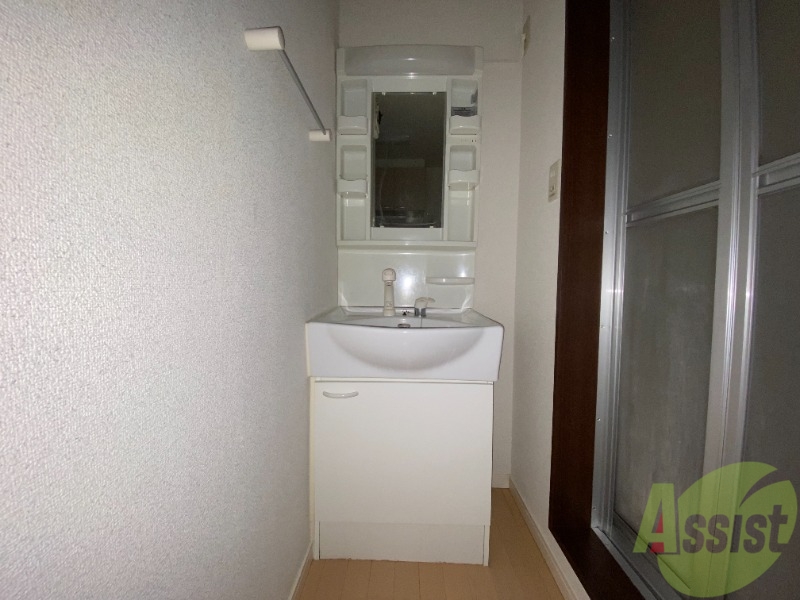 洗面設備　洗面台は独立しています。朝の身支度はこちらでどうぞ～