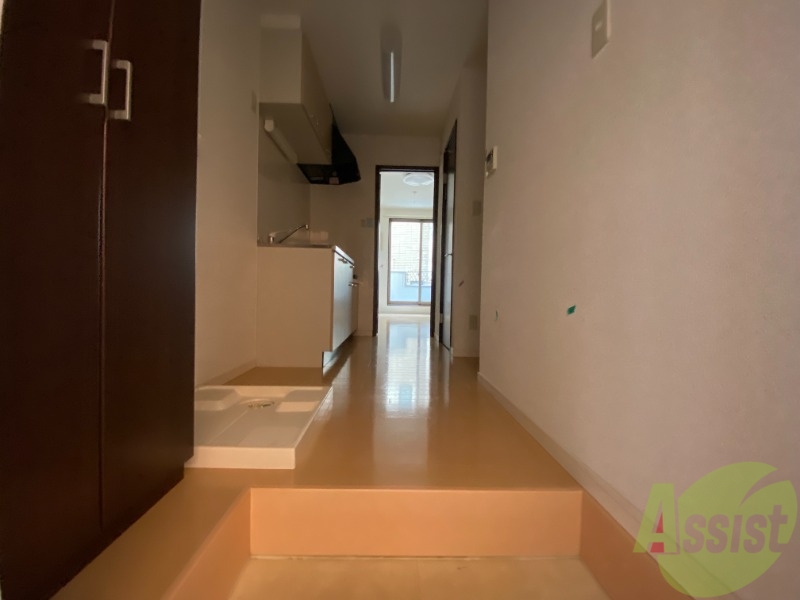 玄関　玄関から撮影しました。敷居が高くなくて安心ですね。