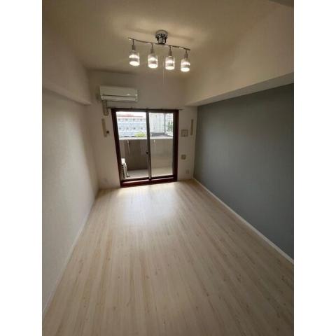 居室・リビング　室内