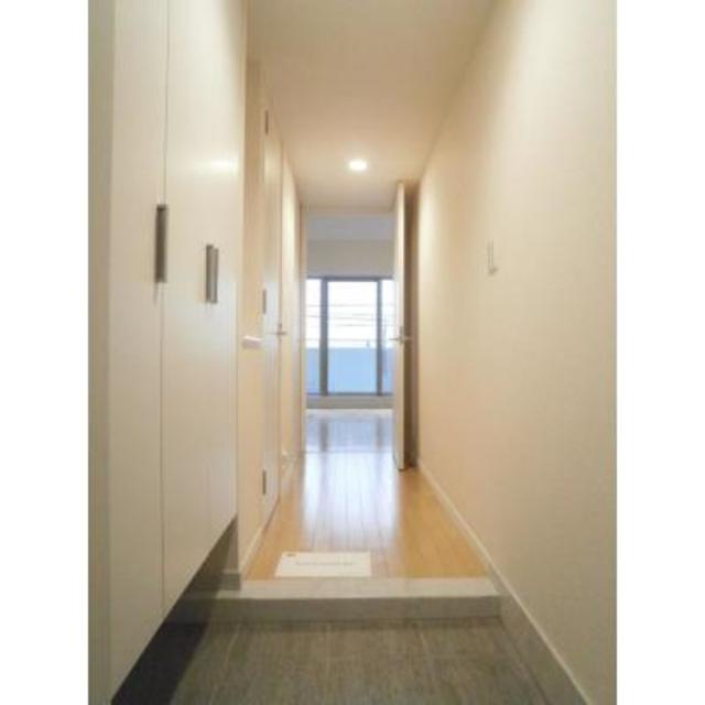 玄関　※写真は同タイプ住戸です。