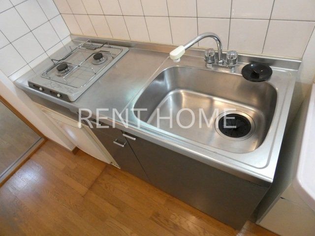 キッチン　2口ガスコンロ付きのキッチンです。