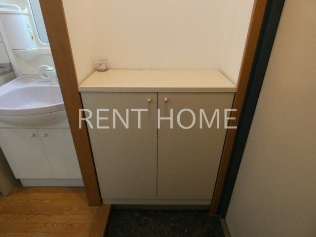 玄関　玄関にシューズボックスがあります。