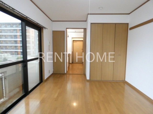 居室・リビング　2面遮光の明るいお部屋です。