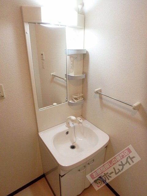 洗面設備　朝シャンもできちゃうシャンプードレッサー♪