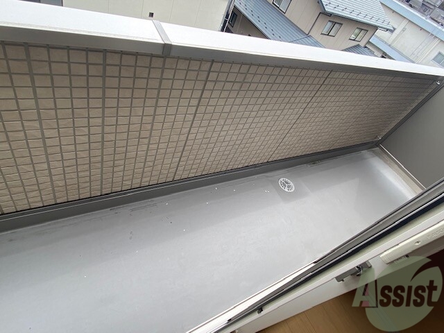 バルコニー　バルコニーは天気の良い日には洗濯物も良く乾きそうですね。