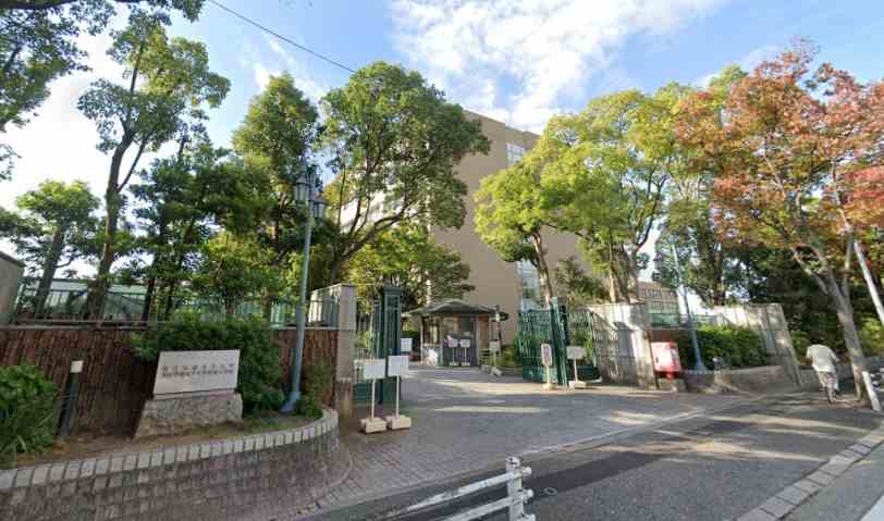 大学・短大　園田学園女子大学企画運営部（大学・短大）まで752m