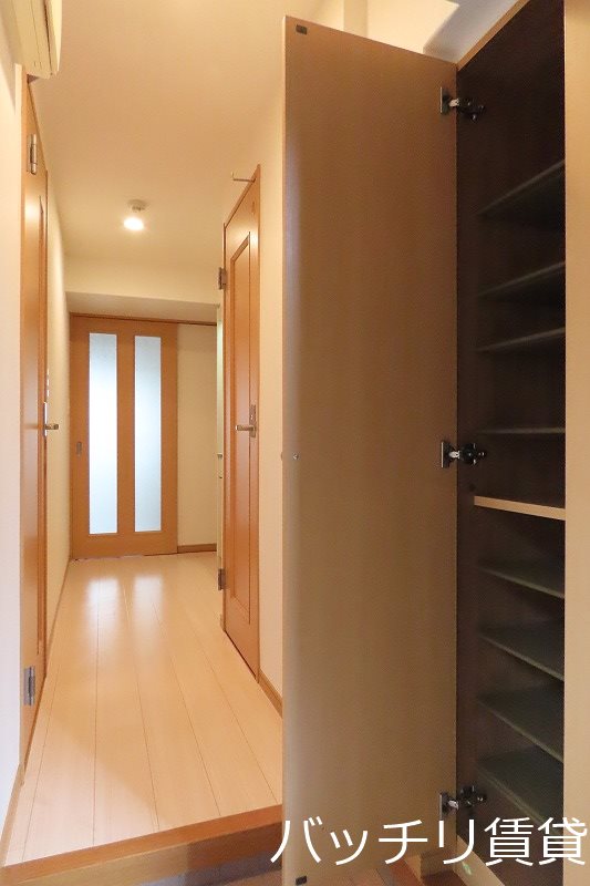 玄関　画像は別号室イメージの為、現況を優先いたします。