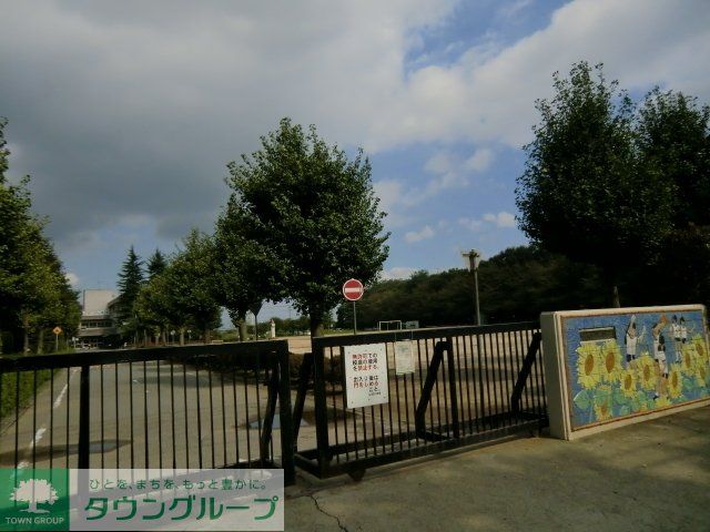 小学校　山崎小学校（小学校）まで890m
