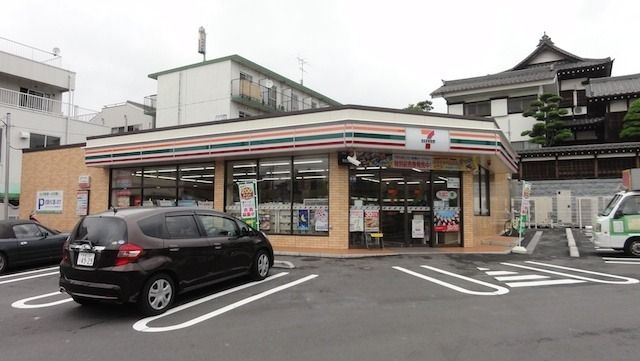コンビニ　セブンイレブン（コンビニ）まで254m