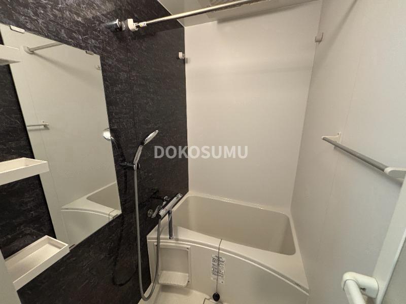 バス・シャワールーム　一日の疲れをやさしく癒やす、清潔感あふれるリラックスバス。