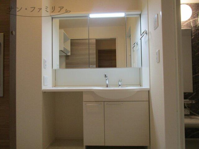 洗面設備　同一物件別部屋写真