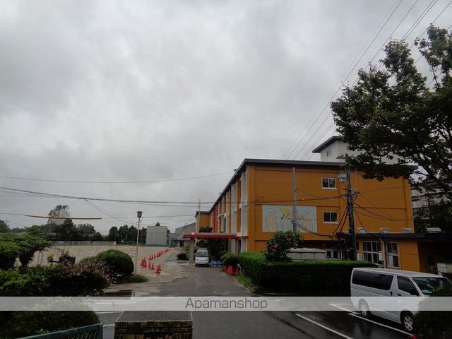 小学校　長根小学校（小学校）まで621m