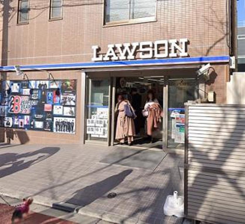 コンビニ　ローソン目黒青葉台一丁目店（コンビニ）まで185m