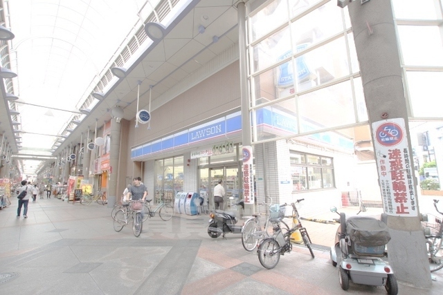 コンビニ　ローソン　淀川十三西店（コンビニ）まで366m